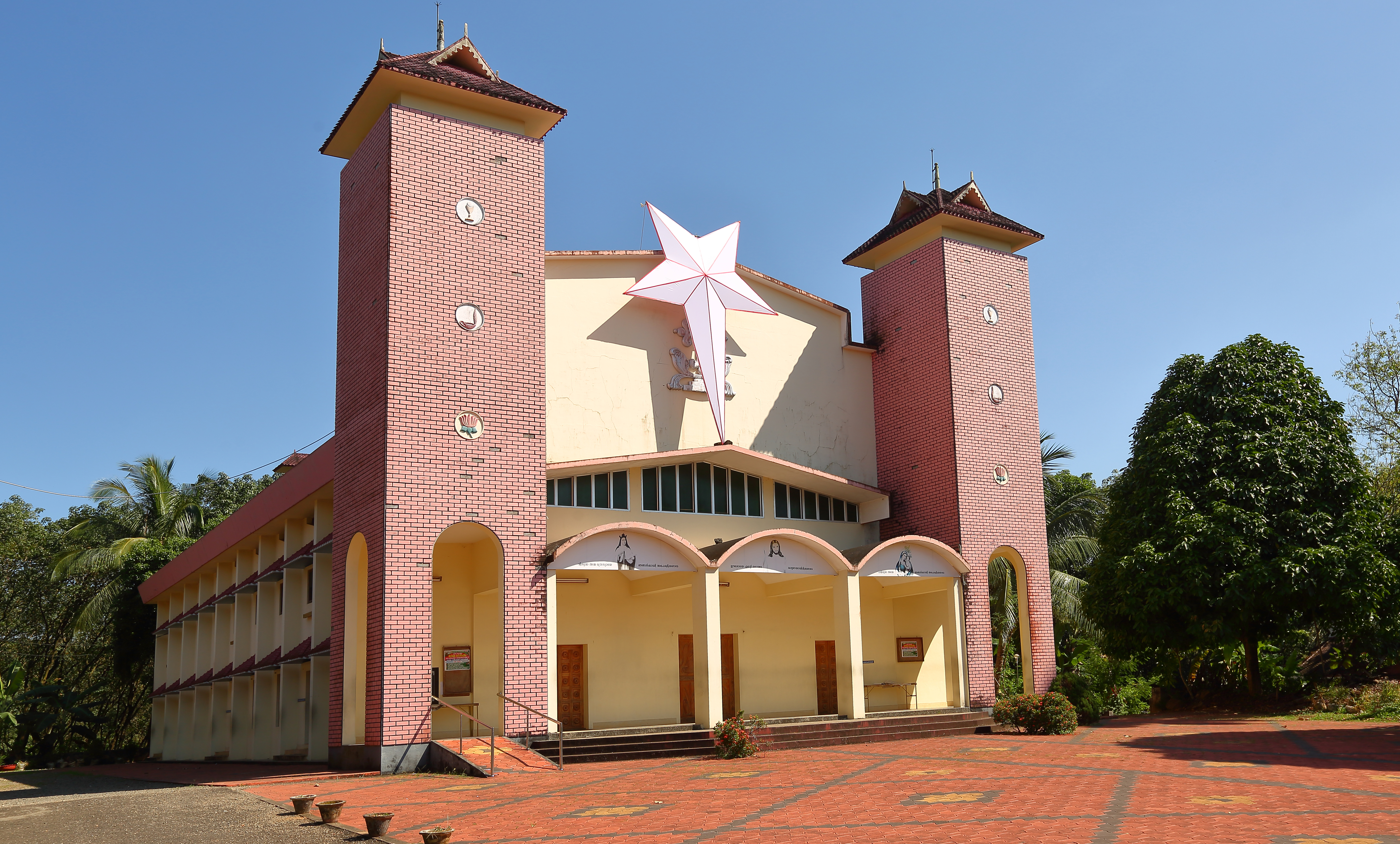St. Mary'S Church, Plassanal