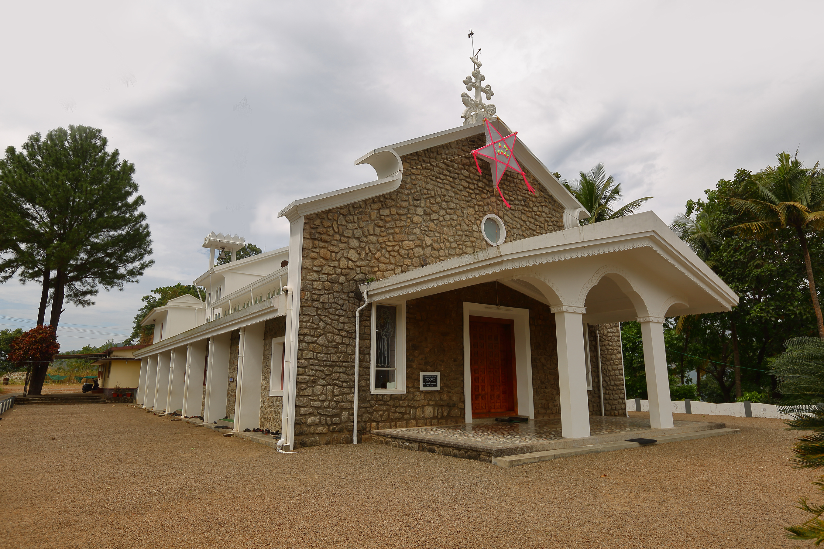 St. Antony'S Church, Vellikulam