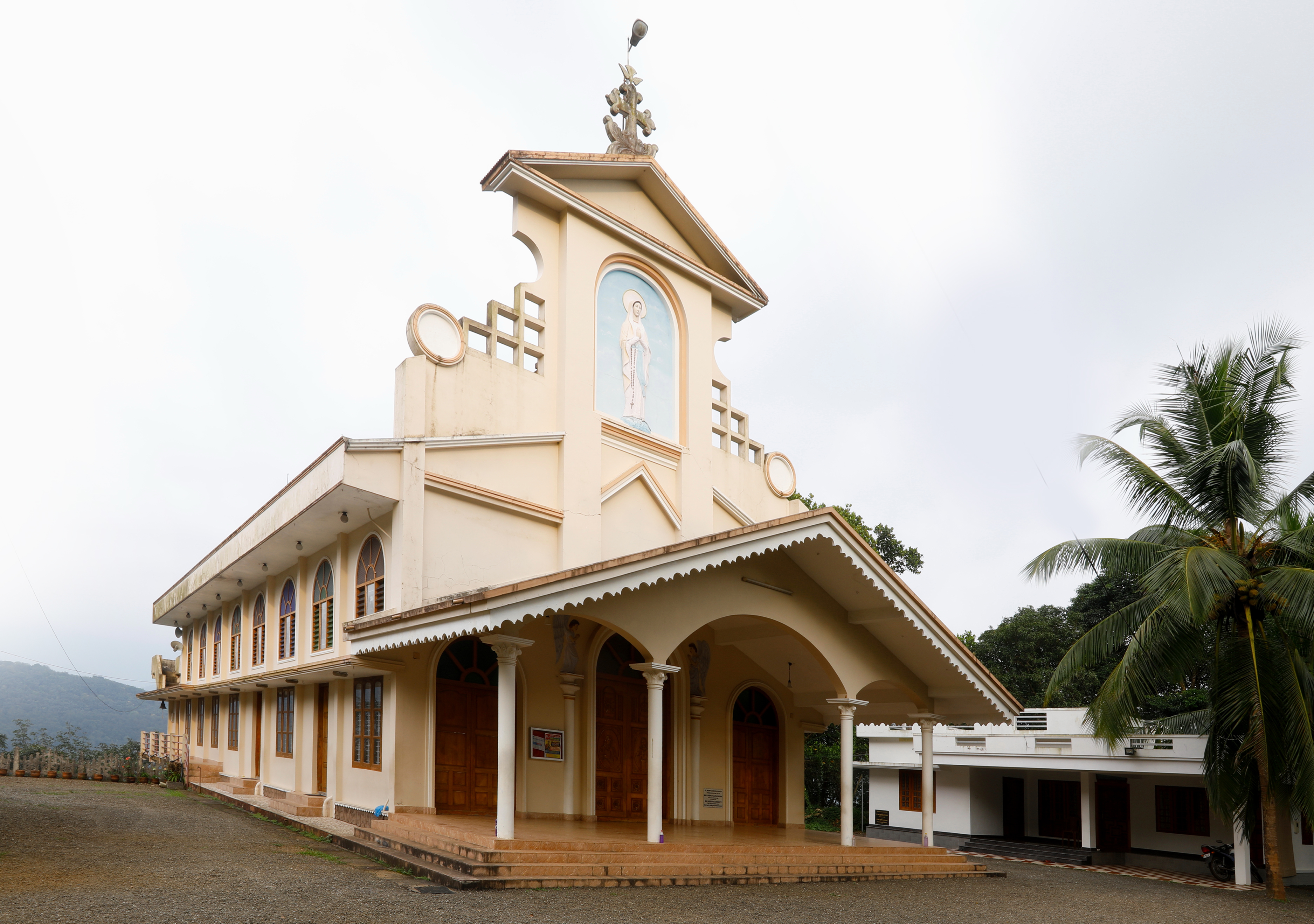 St.Mary'S Church, Kavaly